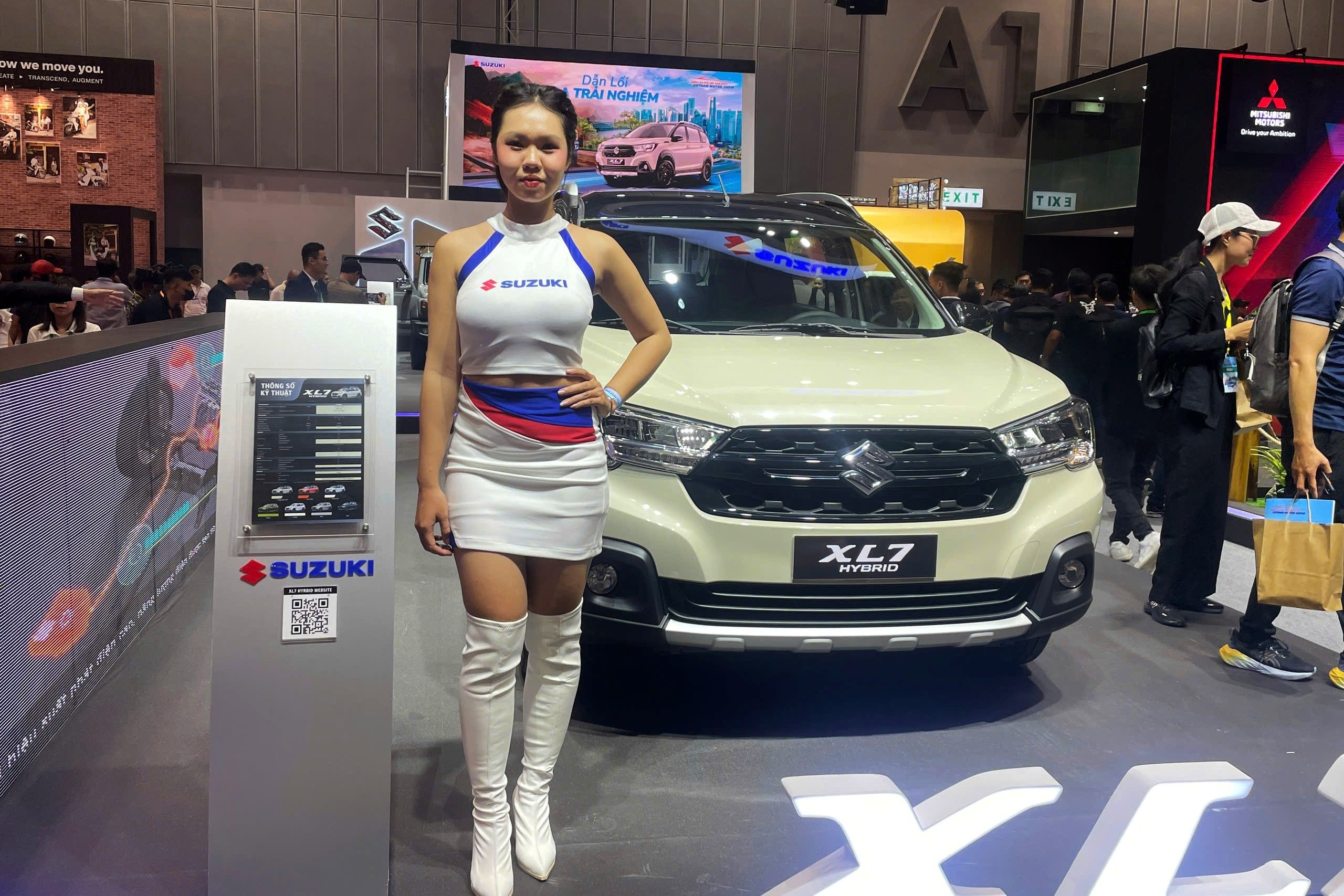 Isuzu (5.385 xe) và Suzuki (3.814 xe) là những hãng còn lại trong danh sách bán chạy nhất Việt Nam nửa đầu năm. Đáng chú ý, phần lớn doanh số của các hãng này đến từ nhóm xe tải và xe van, thay vì ôtô con như loạt thương hiệu phía trên. Nếu chỉ tính riêng trong nhóm ôtô du lịch, Isuzu D-Max và Suzuki XL7 Hybrid lần lượt là những mẫu xe bán chạy nhất của từng hãng. Ảnh: Phúc Hậu.