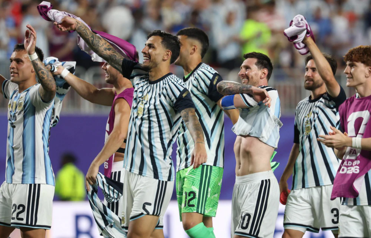 Argentina sẽ có màn đại chiến với Anh ở bán kết World Cup 2026. Ảnh: AFP/TTXVN