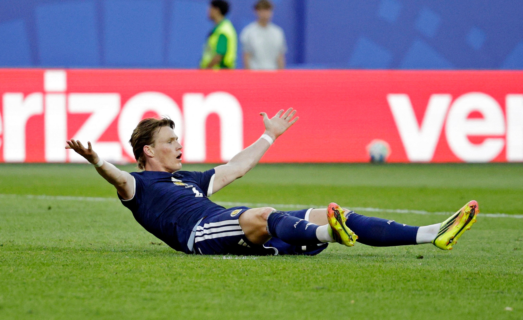 10. Scott McTominay: Được kỳ vọng lớn khi giúp Scotland dự World Cup sau 28 năm, McTominay lại có giải đấu nhạt nhòa. Cựu cầu thủ Manchester United thi đấu thiếu hiệu quả tại giải đấu trên đất Bắc Mỹ.