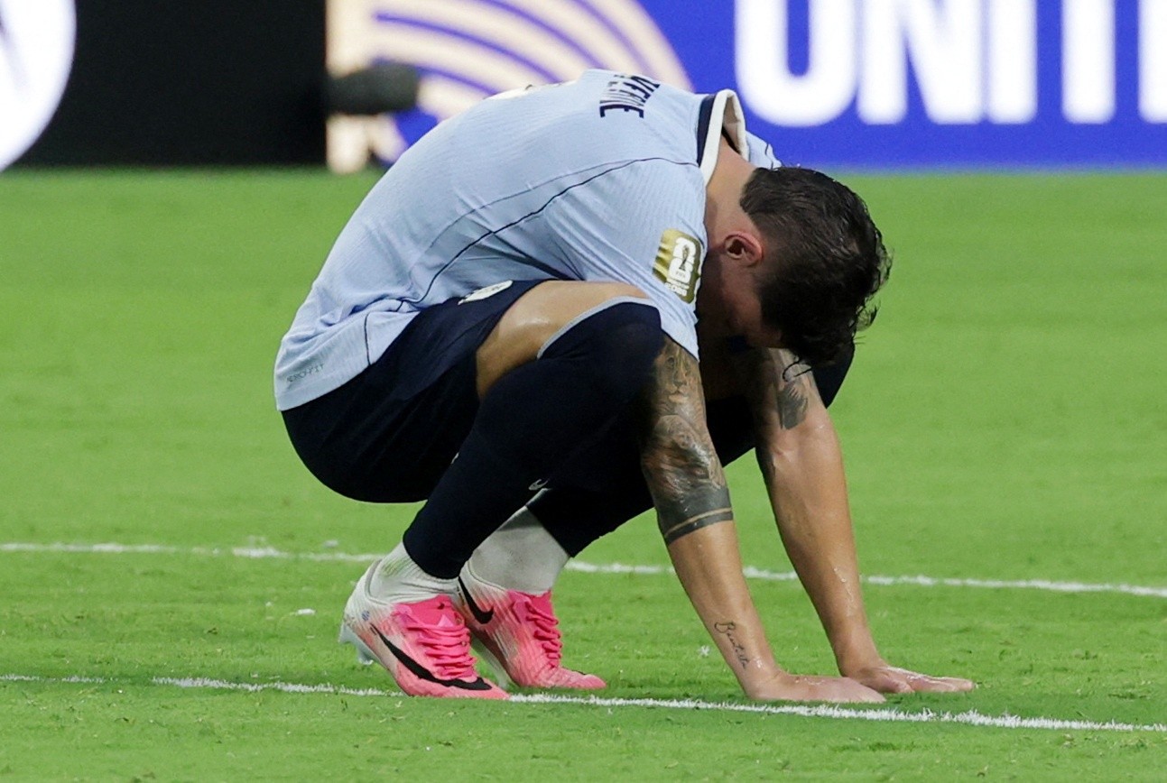 2. Federico Valverde: Dù mang băng đội trưởng, anh cùng các đồng đội đã có kỳ World Cup 2026 thất vọng khi không thể giúp Uruguay vượt qua vòng bảng. Ngôi sao thuộc biên chế Real Madrid thi đấu trọn vẹn cả 3 trận, tuy nhiên, dấu ấn của anh tại giải đấu trên đất Bắc Mỹ là tương đối mờ nhạt.