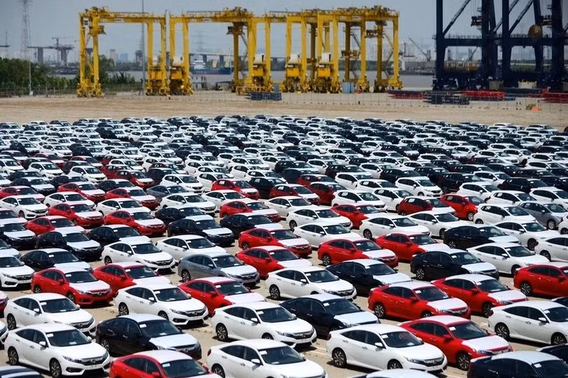 Gần 16.500 ôtô nhập khẩu vào Việt Nam trong 2 tháng đầu năm. Ảnh: T.T.