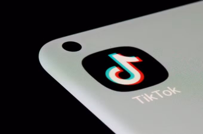 Biểu tượng ứng dụng TikTok trên một điện thoại thông minh trong ảnh chụp ngày 13/7/2021. Ảnh: Reuters