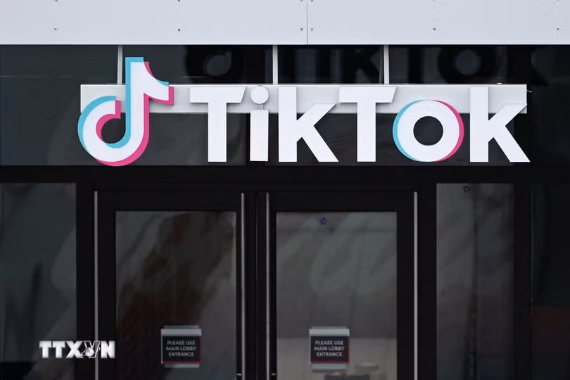 Biểu tượng TikTok tại văn phòng ở Culver City, California, Mỹ. (Ảnh: AFP/TTXVN)