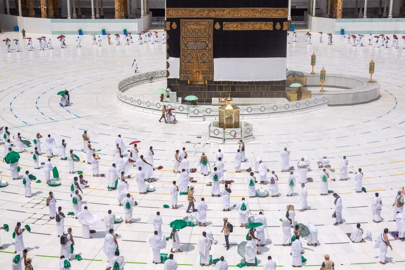 Khoảng 1,8 triệu người Hồi giáo đã đổ về thánh địa Mecca từ 14/6 để thực hiện nghi lễ hành hương bất chấp nắng nóng gay gắt. Ảnh: THX.