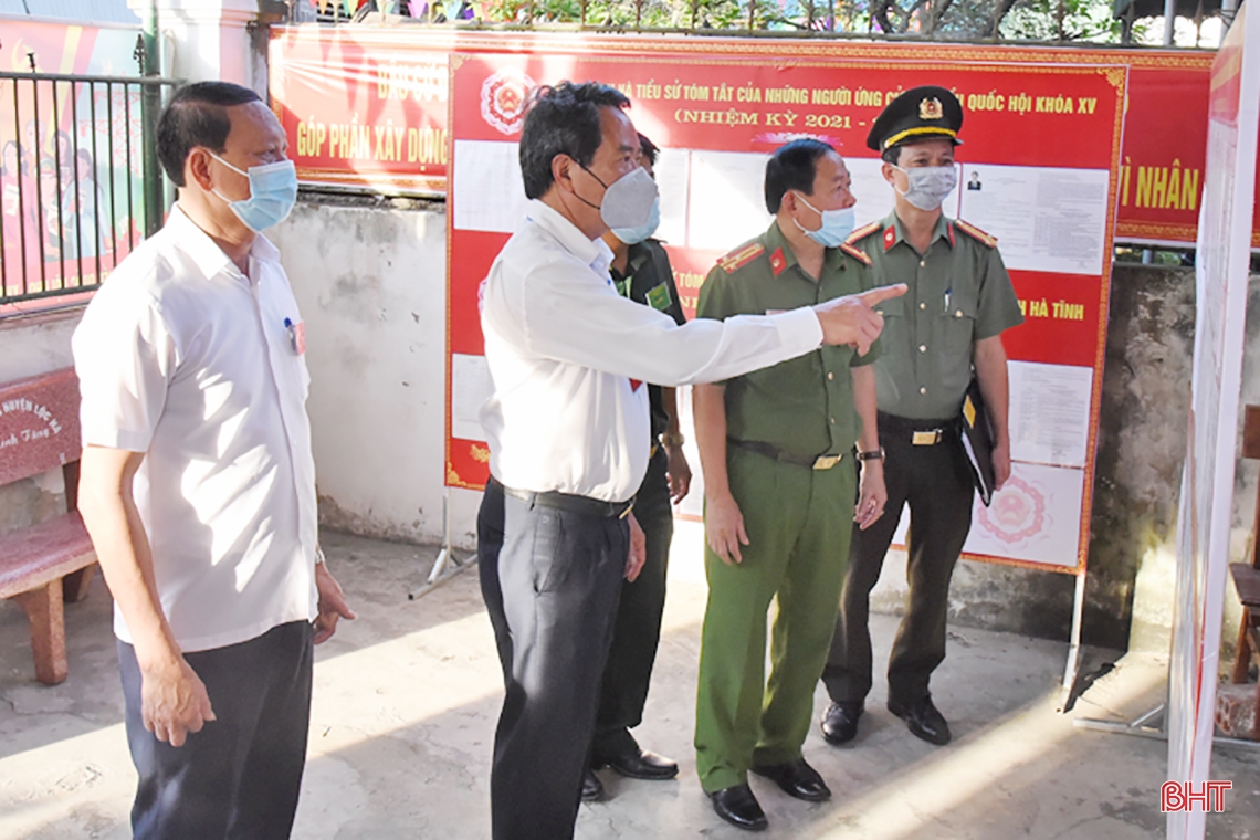 Lãnh đạo Hà Tĩnh kiểm tra công tác bầu cử, động viên cử tri tại các khu vực bỏ phiếu