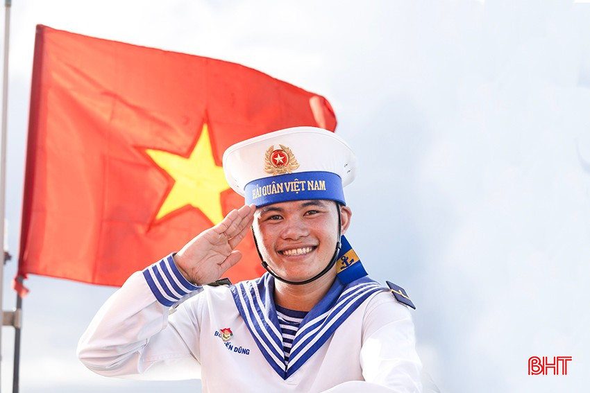 Tinh thần yêu nước, lòng tự hào dân tộc chính là mạch nguồn bền bỉ, kiến tạo và nuôi dưỡng sức mạnh của đất nước. Ảnh Nguyễn Thanh Hải bqbht_br_106a4812.jpg
