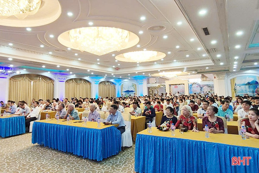 Chương trình thu hút hơn 400 đại biểu tham dự. bqbht_br_6.jpg