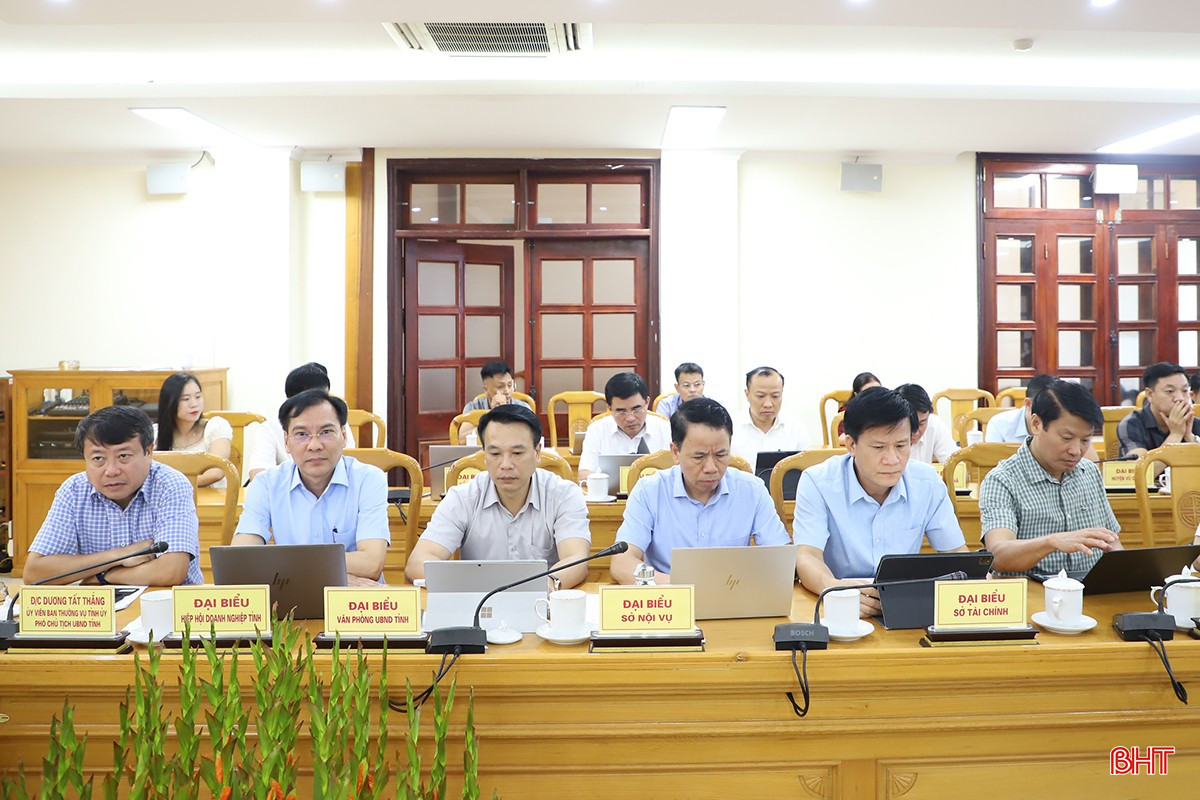 Đại biểu tham dự buổi tọa đàm tại điểm cầu Hà Tĩnh. bqbht_br_7.jpg