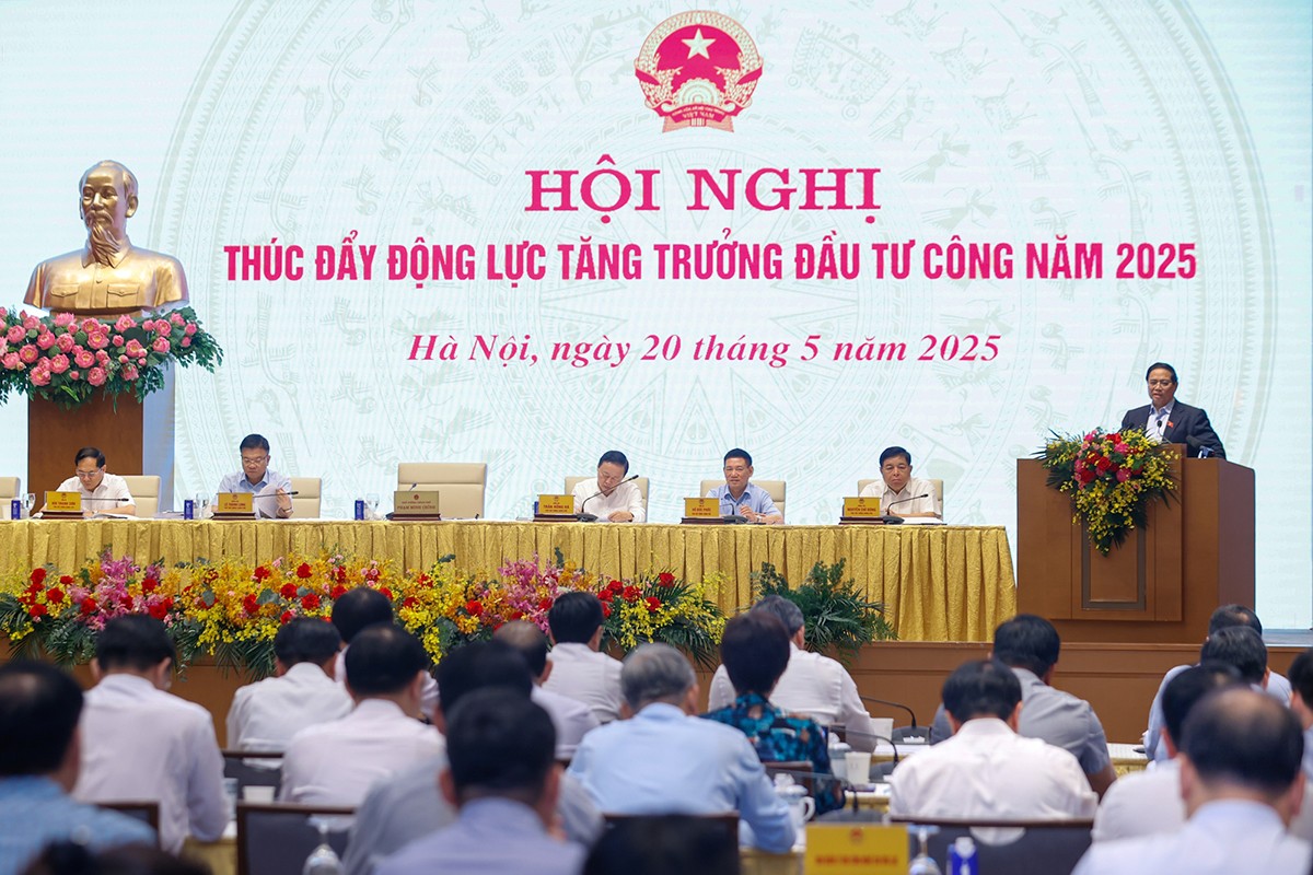 Thủ tướng Phạm Minh Chính chủ trì hội nghị thúc đẩy động lực tăng trưởng đầu tư công năm 2025 - Ảnh: VGP/Nhật Bắc. img3645-17477065328502076814278.jpg