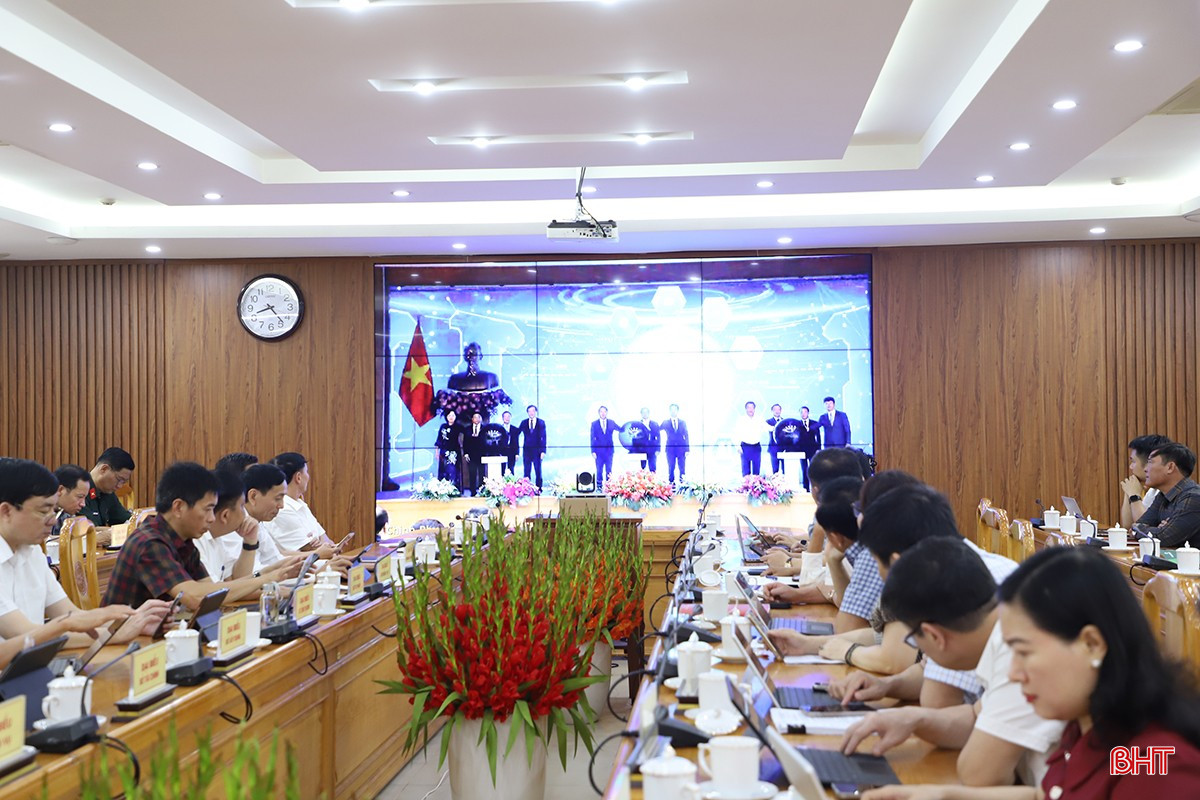 Đại biểu Hà Tĩnh theo dõi buổi lễ. bqbht_br_8.jpg