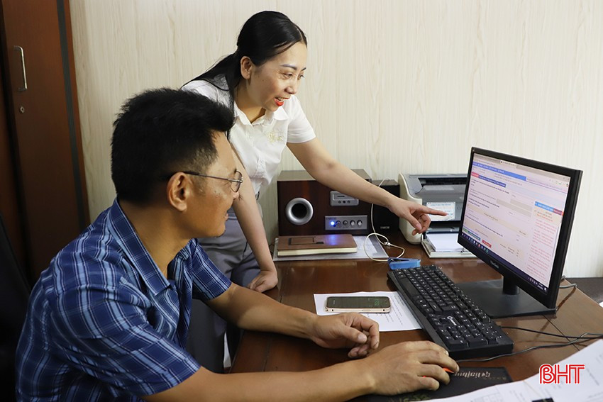 Đội Thống kê số 5 hỗ trợ doanh nghiệp hoàn thành kê khai thông tin trên phiếu điều tra điện tử webform. bqbht_br_00.jpg