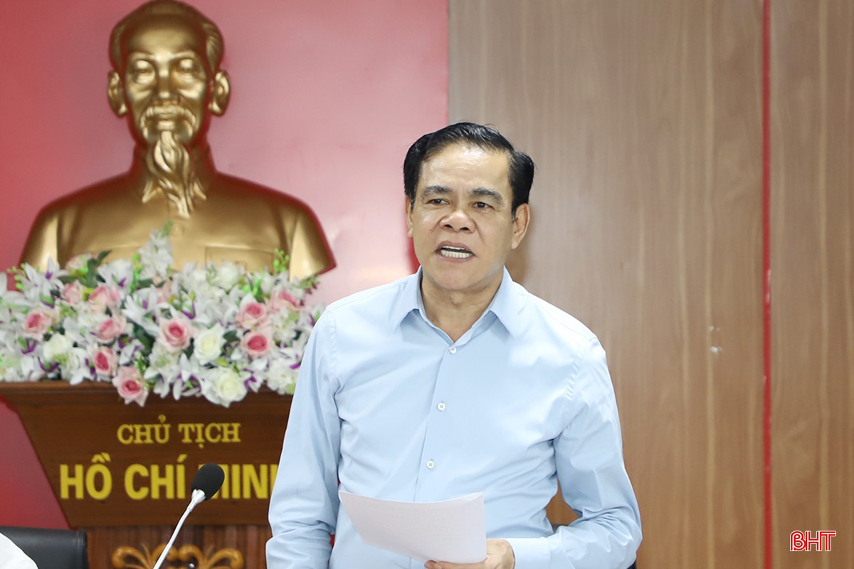 Chủ tịch UBND tỉnh Võ Trọng Hải yêu cầu các lực lượng tại khu vực cửa khẩu tăng cường hơn nữa công tác phối hợp nhằm đảm bảo thực hiện nhiệm vụ một cách đồng bộ, tạo môi trường thông thoáng, đảm bảo hoạt động xuất nhập khẩu, xuất nhập cảnh, đảm bảo an ninh trật tự. bqbht_br_14.jpg