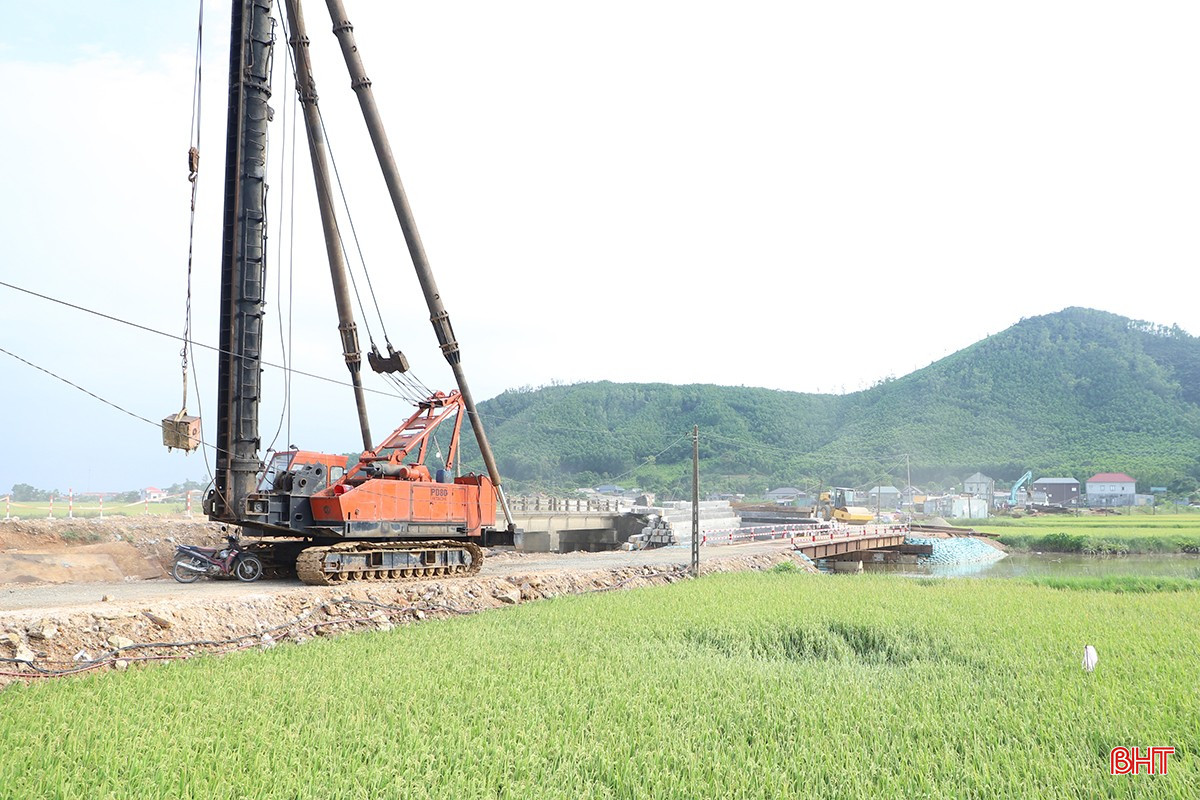 Dự án hệ thống tiêu thoát lũ, chống ngập úng khu vực Trung tâm Hành chính huyện Kỳ Anh và vùng phụ cận có 6 xã với hơn 800 hộ dân ảnh hưởng, gần 229 ha đất thu hồi. bqbht_br_7.jpg