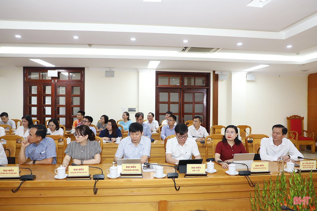 Đại biểu tham dự buổi tọa đàm tại điểm cầu Hà Tĩnh. bqbht_br_9.jpg