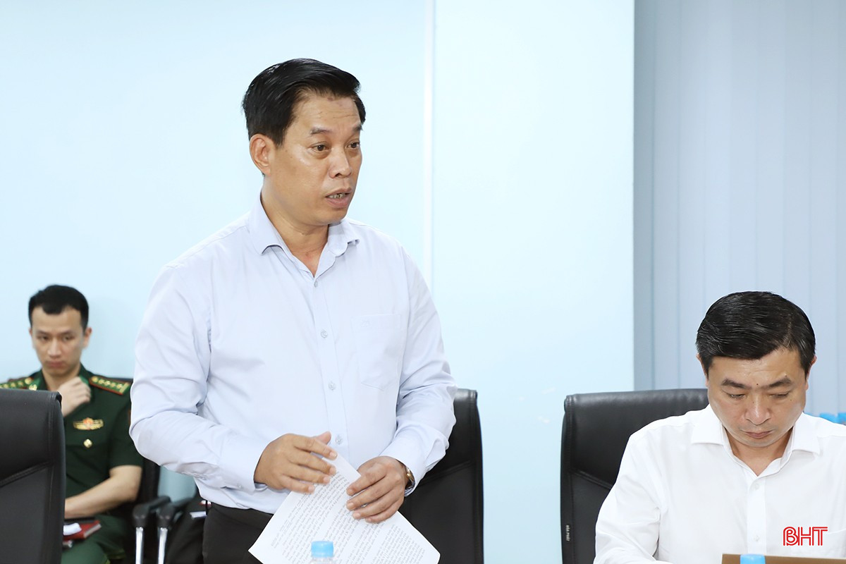 Chi cục trưởng Chi cục Hải quan khu vực XI Bùi Thanh San đề xuất một số giải pháp để tăng nguồn thu xuất nhập khẩu qua cửa khẩu. bqbht_br_3.jpg
