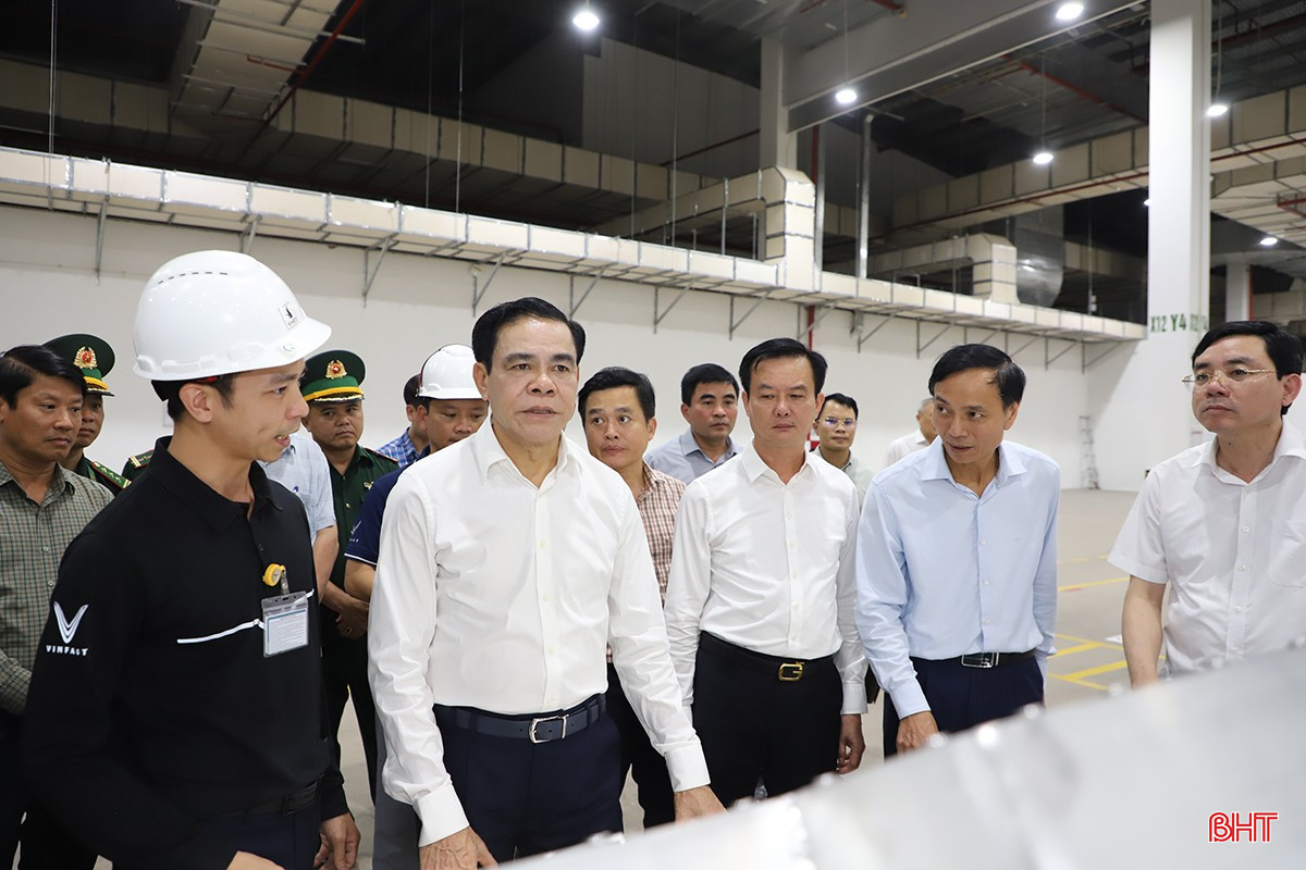 Đ oàn công tác kiểm tra sản xuất tại Nhà máy sản xuất Pin VinES Vũng Áng... bqbht_br_7.jpg