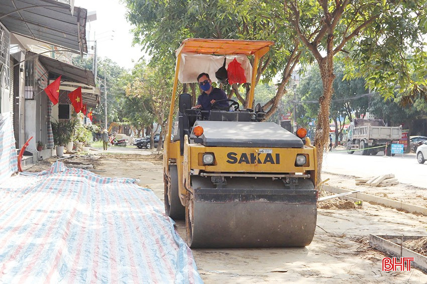 Giá xăng dầu giảm là tín hiệu tích cực cho các doanh nghiệp xây dựng giảm chi phí nhiên liệu sản xuất. bqbht_br_9.jpg