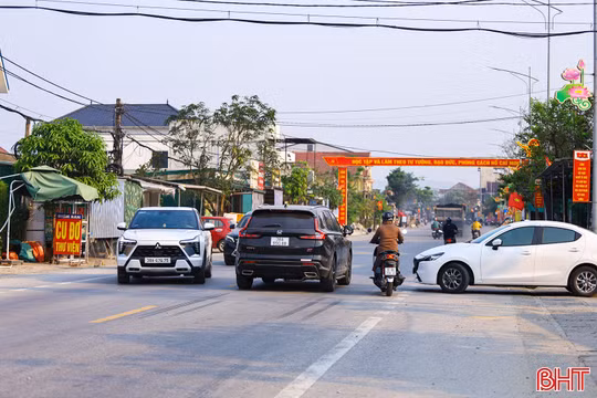 Nơm nớp lo tai nạn khi qua nút giao ở xã Cổ Đạm