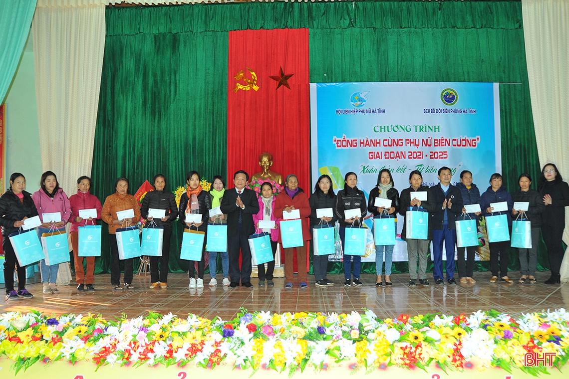 Ấm tình “Xuân đoàn kết - tết biên cương” ở Hà Tĩnh