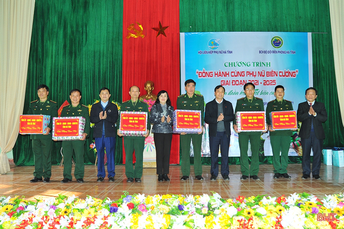 Ấm tình “Xuân đoàn kết - tết biên cương” ở Hà Tĩnh