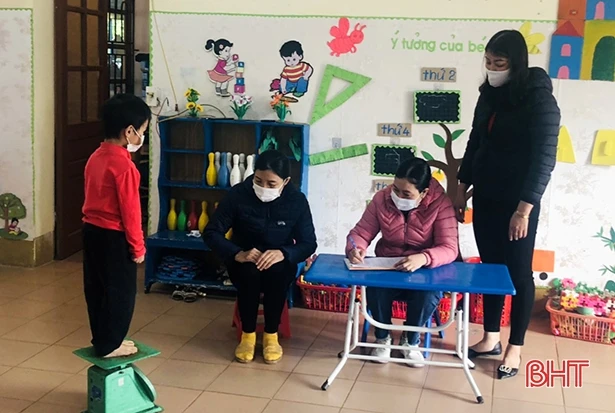 Hà Tĩnh: Giữ sức khỏe cho trẻ mầm non trong bối cảnh dịch bệnh, đông rét