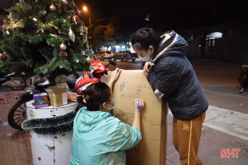 Sắp đến Noel, dịch vụ tặng quà lại nhộn nhịp