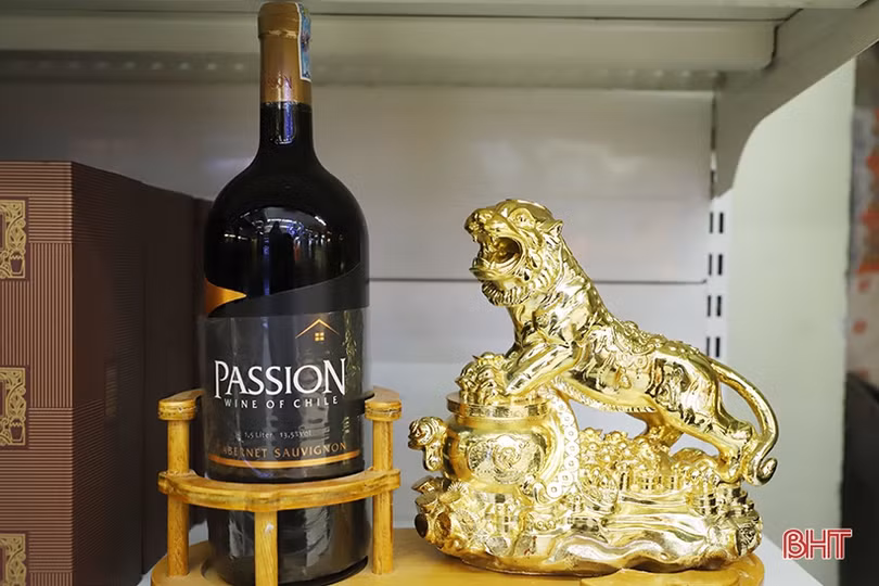 Ngập tràn không khí tết trong các gian hàng ở Hà Tĩnh