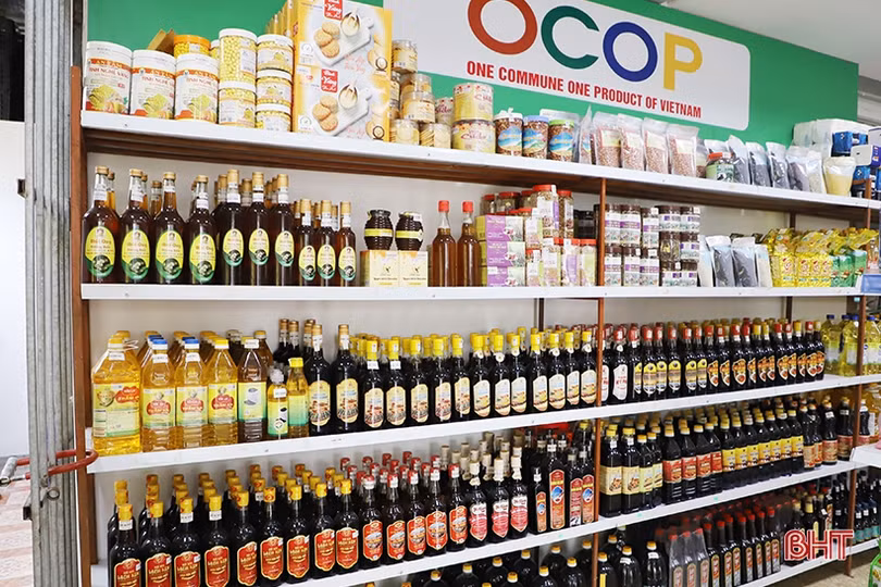 Ngập tràn không khí tết trong các gian hàng ở Hà Tĩnh