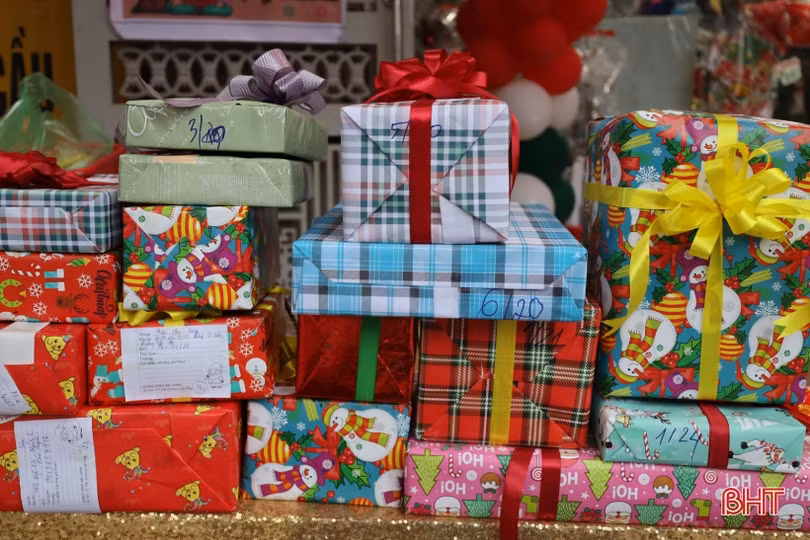 Sắp đến Noel, dịch vụ tặng quà lại nhộn nhịp
