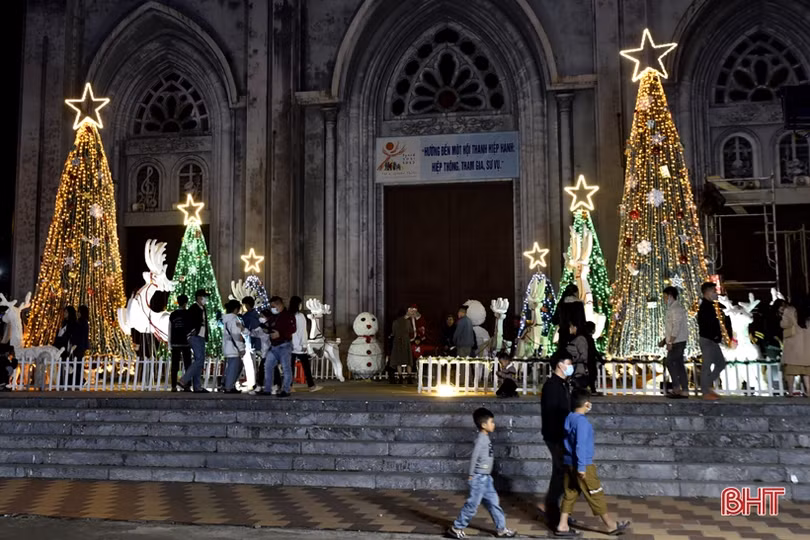 Các nhà thờ ở Hà Tĩnh lung linh trước lễ Giáng sinh