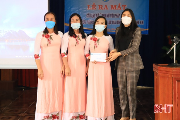 Ra mắt CLB “Phụ nữ với pháp luật” tại huyện Nghi Xuân