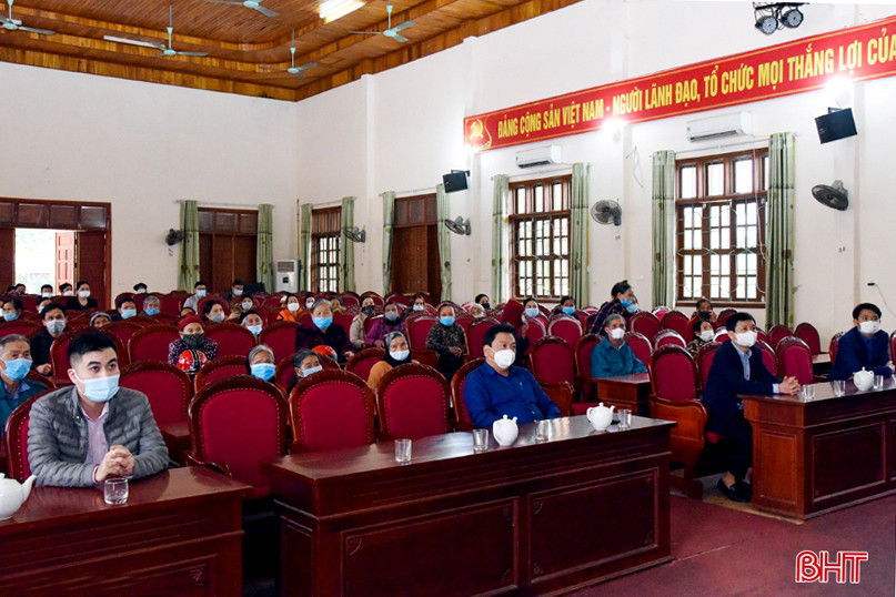 Báo Hà Tĩnh trao 60 suất quà tết cho hộ nghèo, gia đình khó khăn Kỳ Đồng