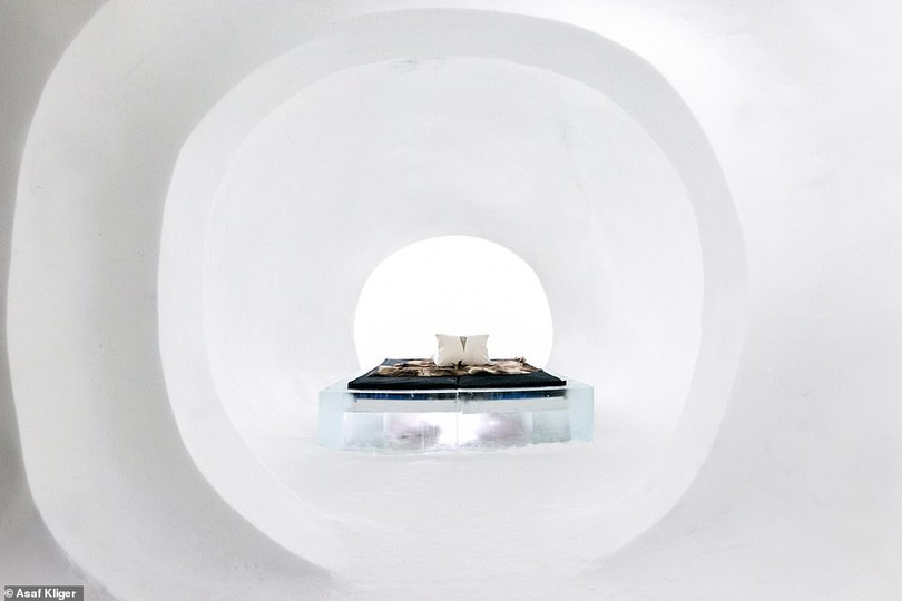 Khách sạn băng kỳ tại tại Thụy Điển, du khách được ngắm khủng long băng khi uống cocktail - Ảnh 13. Kỳ lạ với khách sạn băng, du khách được trải nghiệm những thứ độc lạ