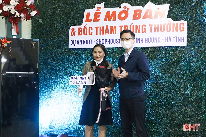 Khách hàng mua shophouse Chợ Bình Hương trúng xe SH 79,5 triệu đồng