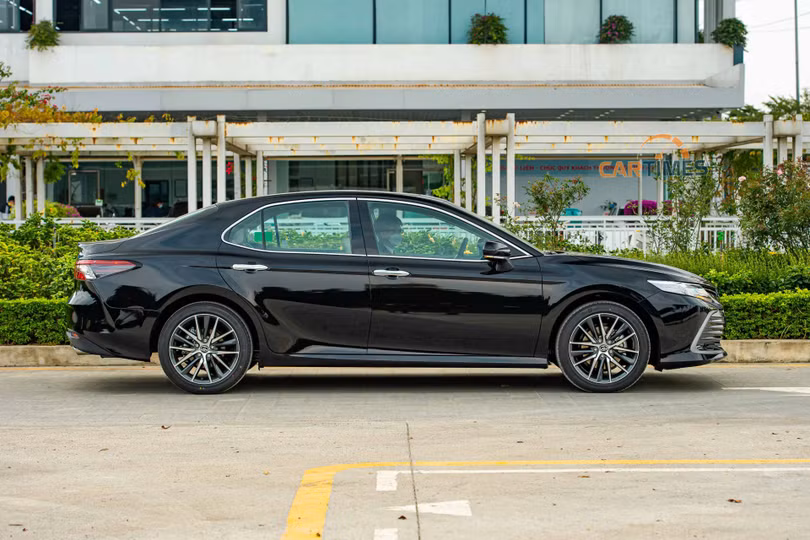 Chi tiết xe Toyota Camry 2022 phiên bản Q vừa ra mắt tại thị trường Việt Nam