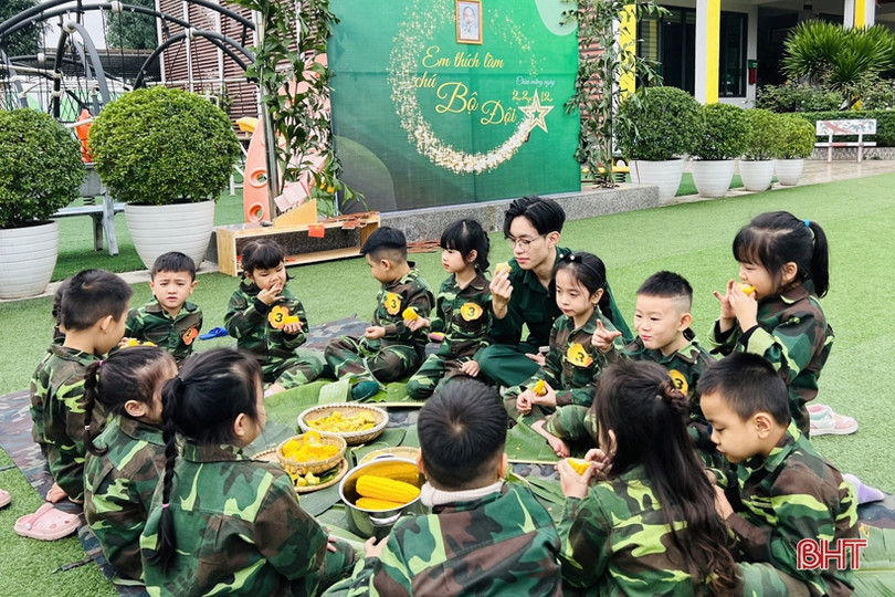 Các bé mầm non Trung Kiên thích làm chú bộ đội