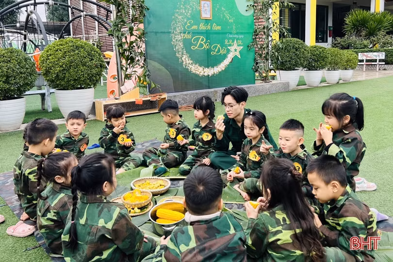 Các bé mầm non Trung Kiên thích làm chú bộ đội