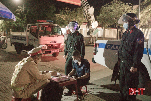 Hương Sơn: 8 tài xế uống rượu - bia lái xe, “thổi bay” hơn 80 triệu đồng