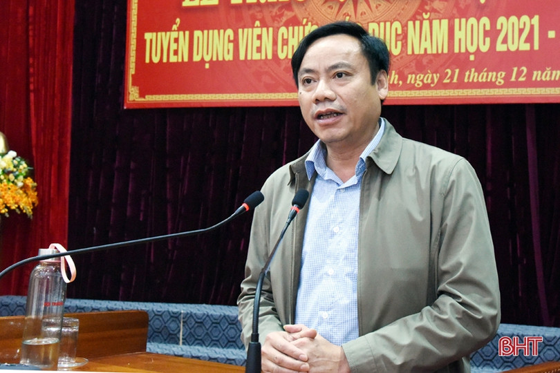Huyện Kỳ Anh trao quyết định tuyển dụng 96 giáo viên