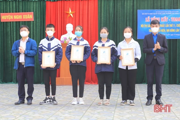 Nghi Xuân trao 14 giải các cuộc thi sáng tạo năm 2021