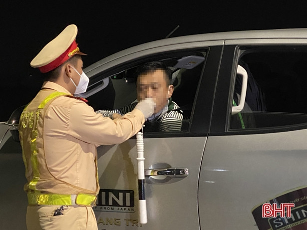 Công an TX Hồng Lĩnh xử phạt gần 170 triệu đồng các lỗi vi phạm giao thông