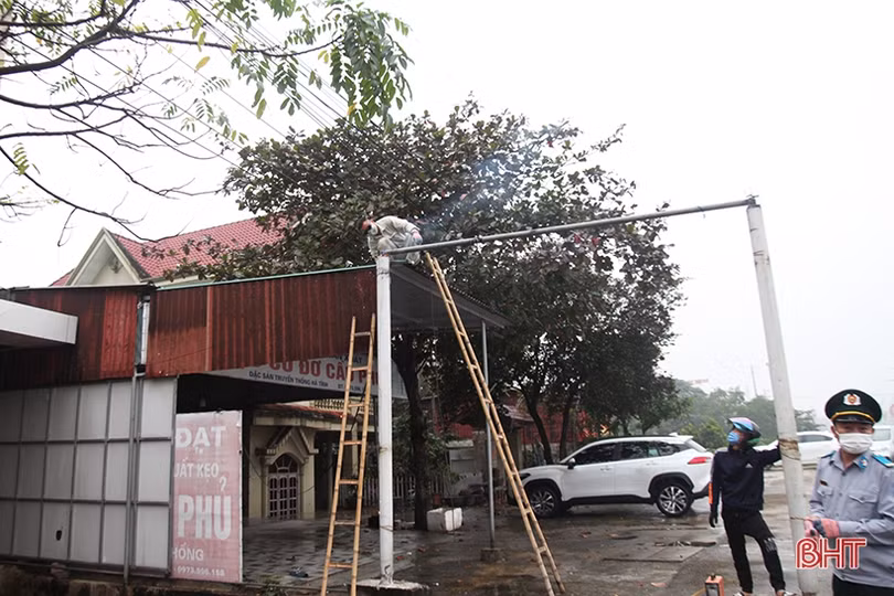 TP Hà Tĩnh ra quân “giải phóng” vỉa hè ở cửa ngõ phía Nam 