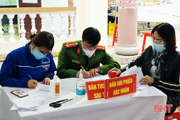 TP Hà Tĩnh tiêm mũi 3 vắc-xin phòng COVID-19 cho người dân