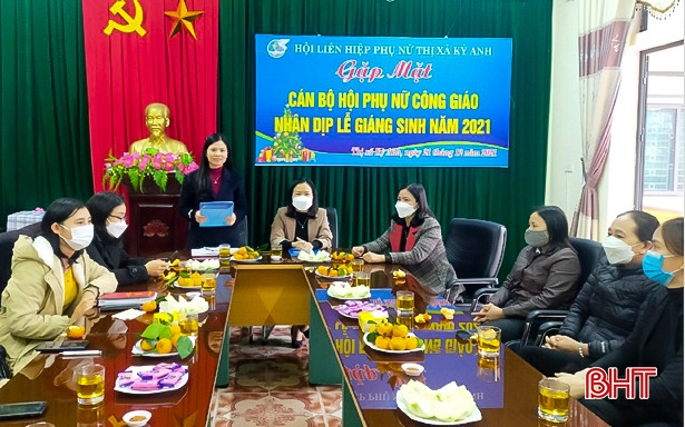 Các cấp hội phụ nữ Hà Tĩnh tặng gần 500 suất quà nhân dịp Giáng sinh 2021