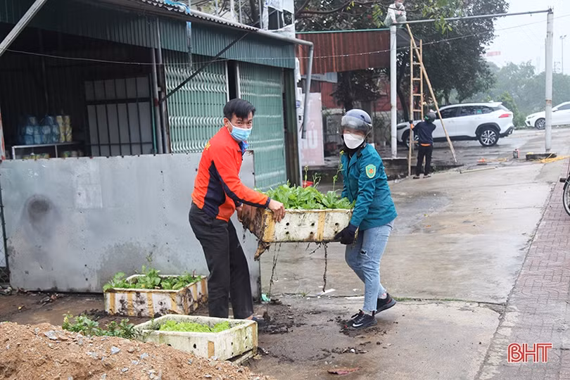TP Hà Tĩnh ra quân “giải phóng” vỉa hè ở cửa ngõ phía Nam 