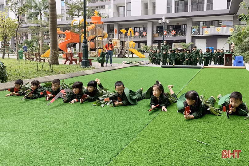 Bé mầm non Trí Đức hóa thân thành những chiến sỹ nhí