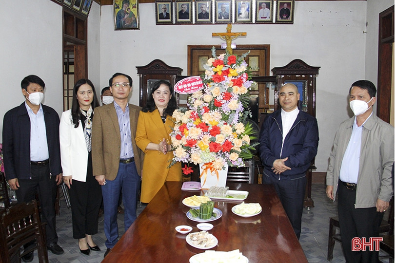 Trưởng ban Dân vận Tỉnh ủy chúc mừng Giáng sinh tại Đức Thọ