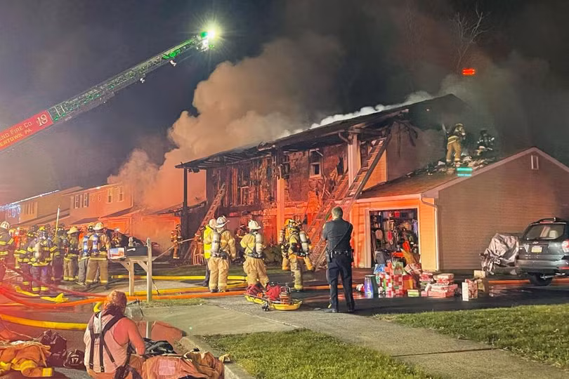 Cháy cây thông Giáng sinh, ba cha con thiệt mạng