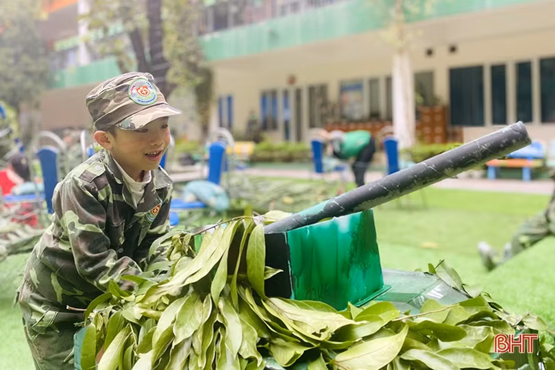 Bé mầm non Trí Đức hóa thân thành những chiến sỹ nhí