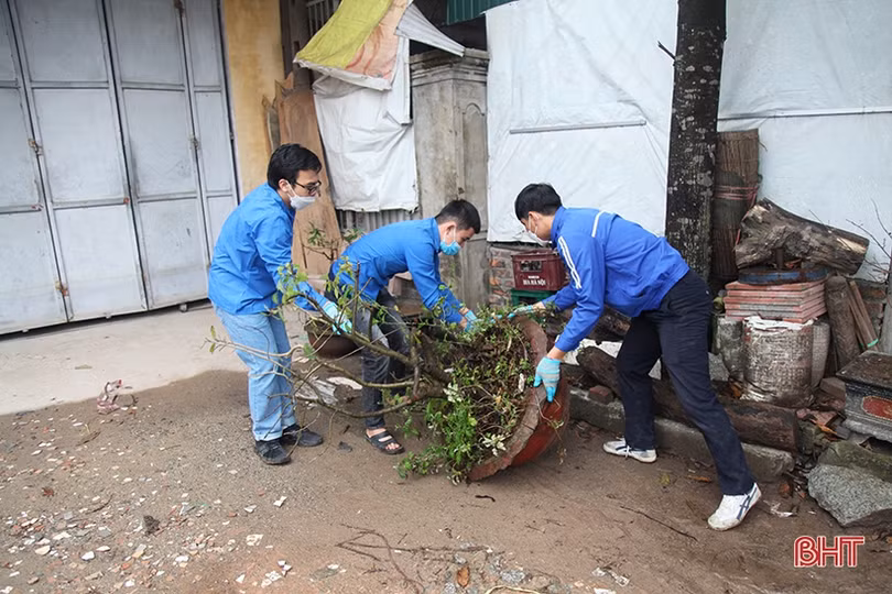 TP Hà Tĩnh ra quân “giải phóng” vỉa hè ở cửa ngõ phía Nam 
